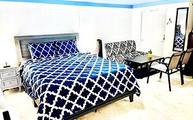 Lga Airport Near, Studio Walk In Bsmt Apt In A Private House!